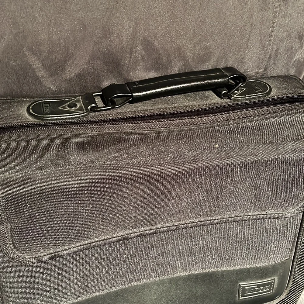Targus Laptop Bag Classic Slim Briefcase Messenger Bag,Foam Padded Laptop Case